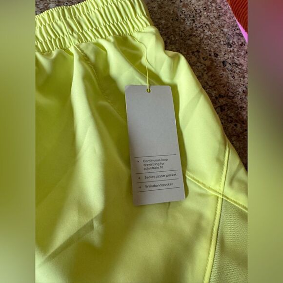 All in Motion Women's 3.5" Shorts Size L or XL NWT Neon Yellow - Picture 6 of 12